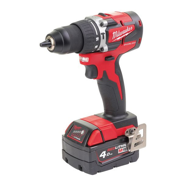 Taladro percutor compacto M18 + 2 bat 4Ah + cargador + maletín Milwaukee M18 CBLPD-402C  - 3