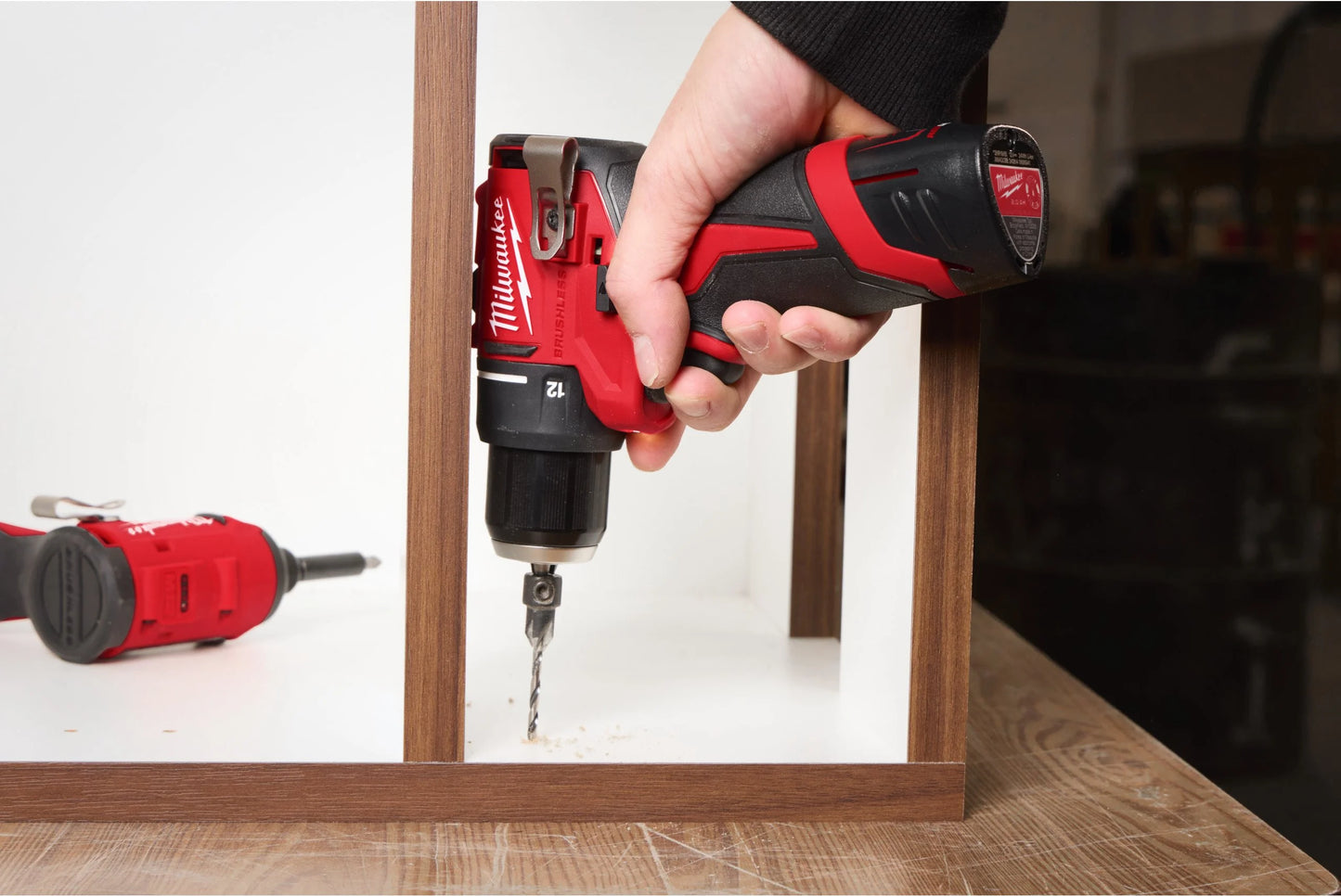 Taladro atornillador + 2bat 2.0Ah + Cargador + Maletín Milwaukee M12 BLDDRC-202C