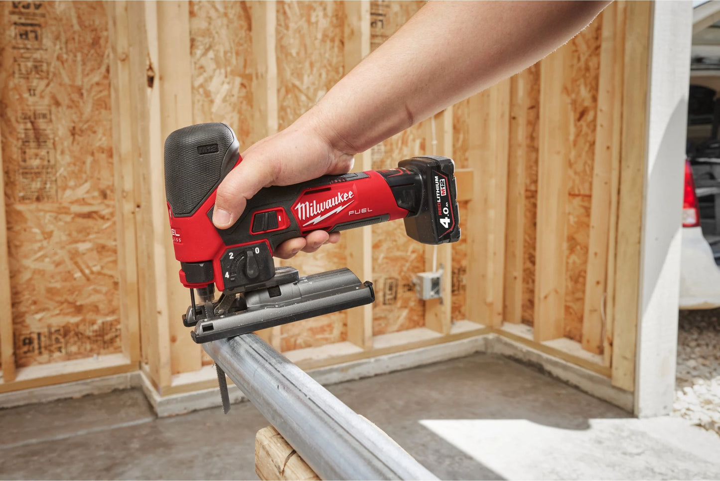 Sierra de calar subcompacta M12 Fuel + bat 2Ah + bat 4Ah + Cargador + Maletín Milwaukee M12 FJS-422X