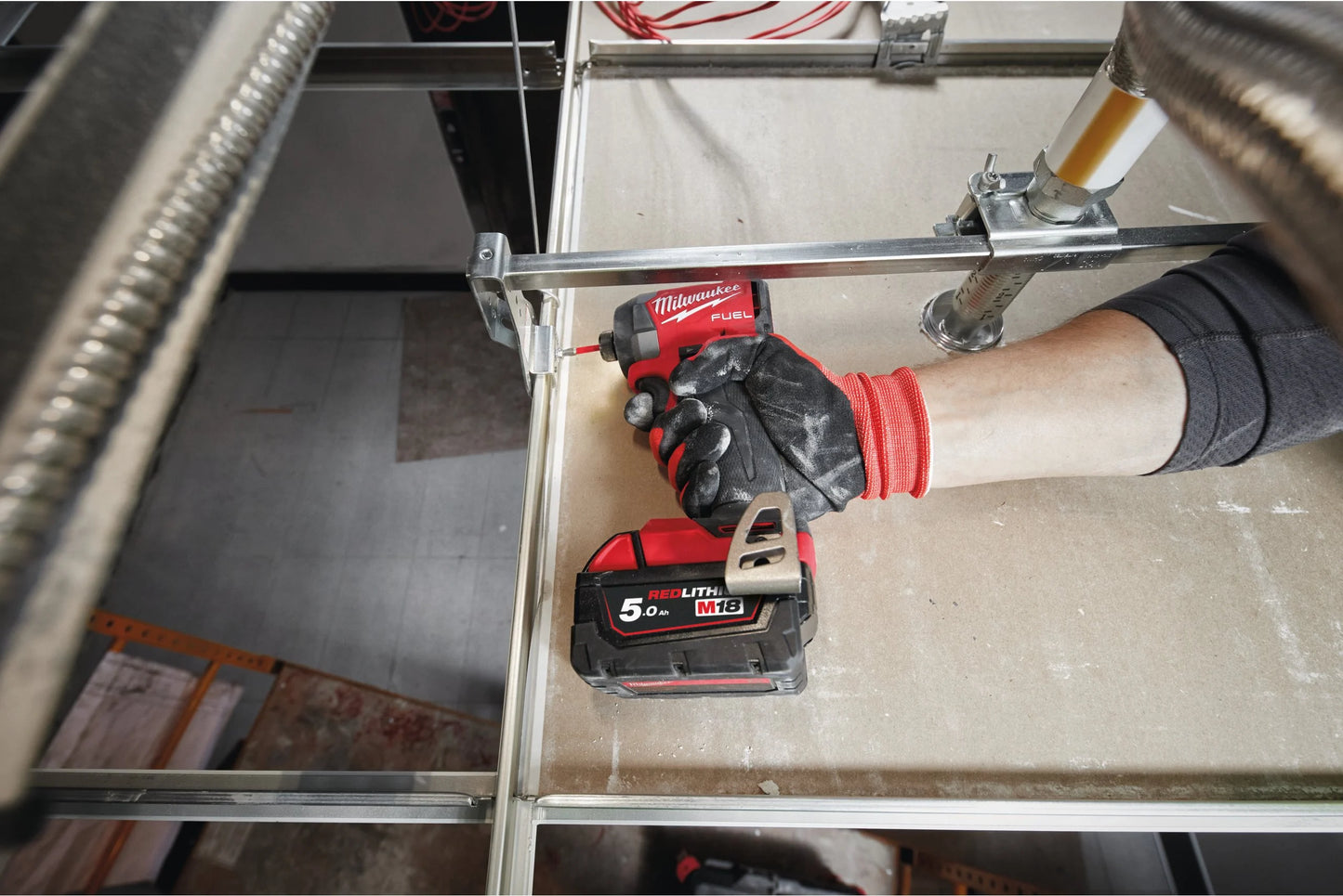Atornillador de impacto M18 Fuel ¼″ hex + 2 bat 5Ah + cargador + maletín Milwaukee M18 FID3-502X
