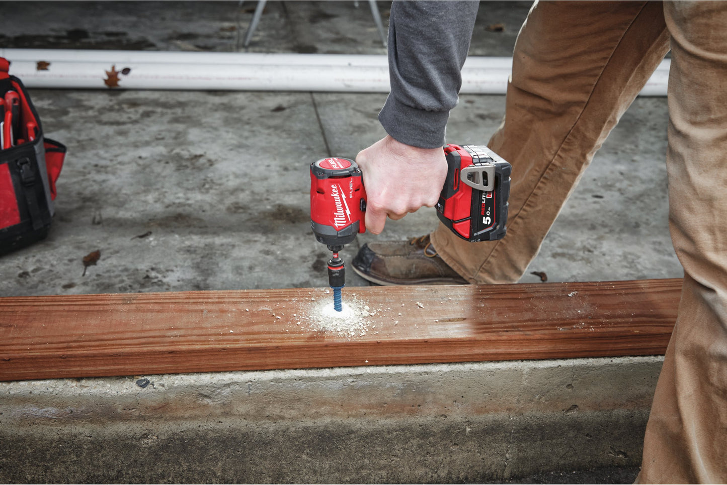 Atornillador de impacto M18 Fuel ¼″ hex + 2 bat 5Ah + cargador + maletín Milwaukee M18 FID3-502X