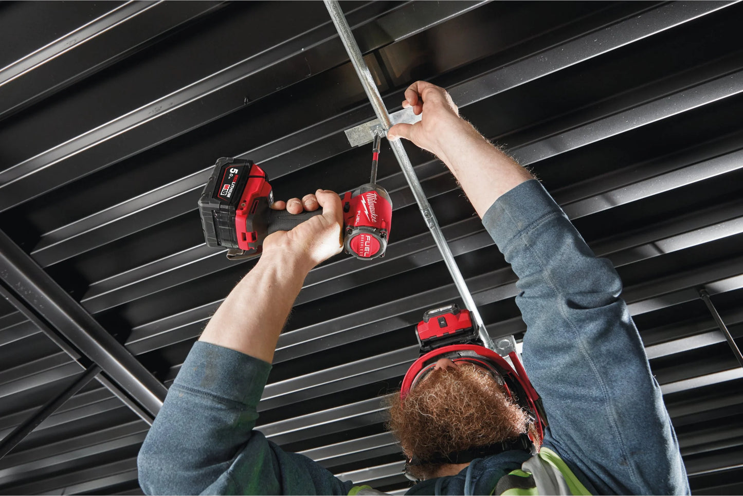Atornillador de impacto M18 Fuel ¼″ hex + 2 bat 5Ah + cargador + maletín Milwaukee M18 FID3-502X
